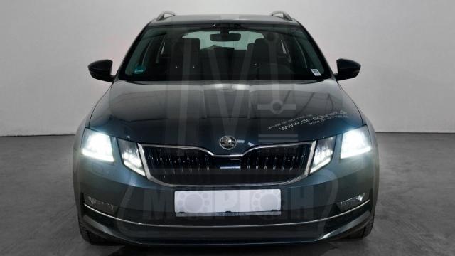 Škoda Octavia Combi 2.0 TDI DSG фото 2