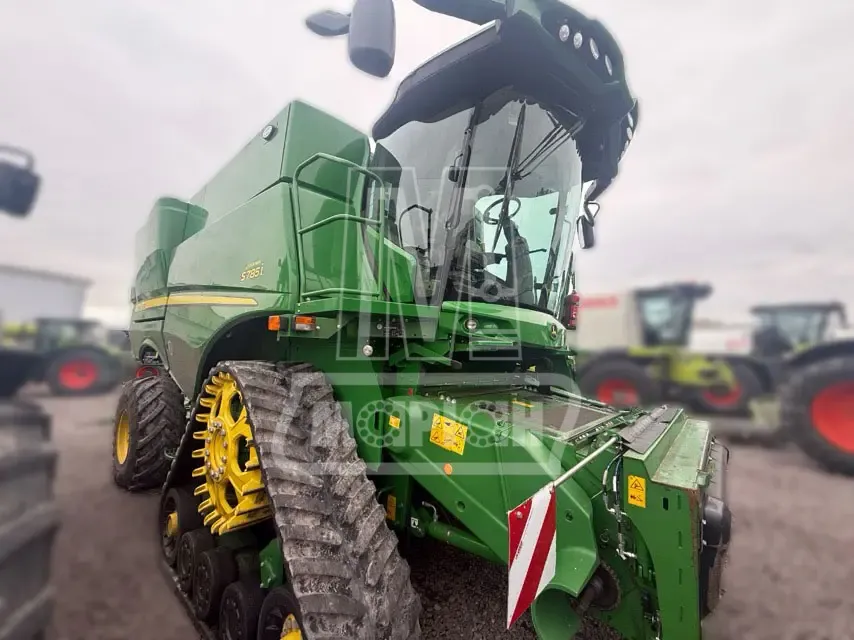 Der Mähdrescher JOHN DEERE S785 i