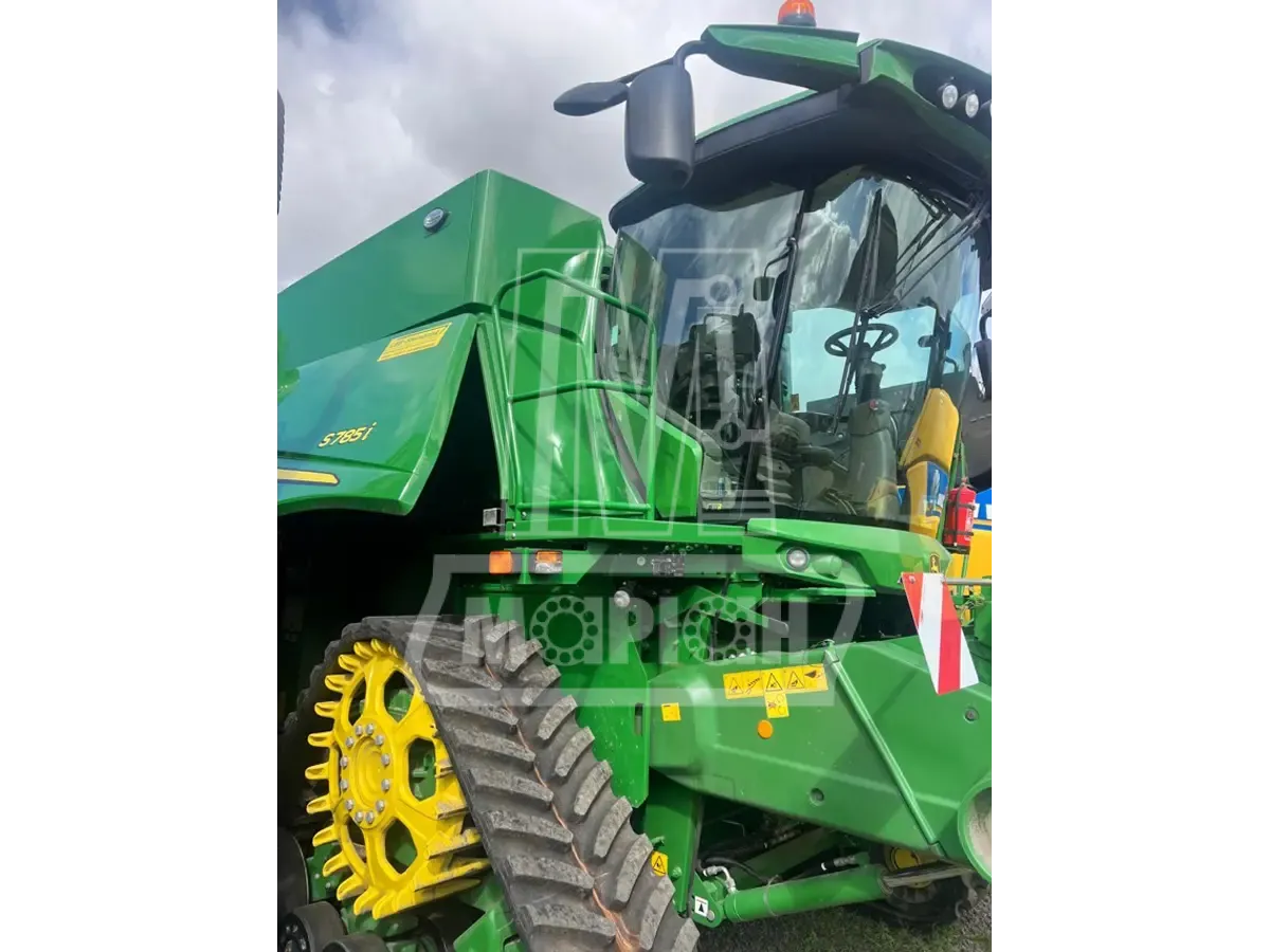 Der Mähdrescher JOHN DEERE S785 I